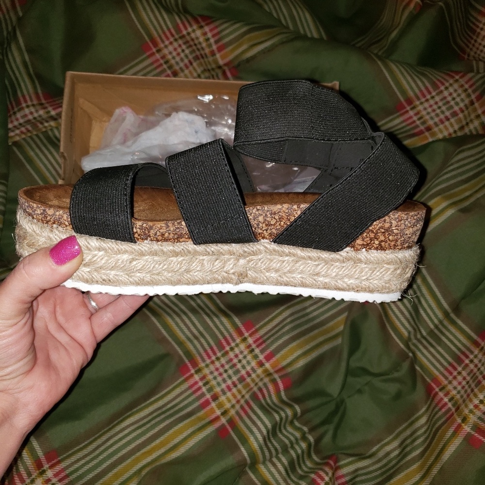 Black wedges